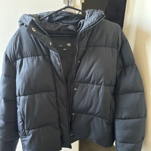 Jacka - Svart jacka från lager 157. Har knappt använt den.