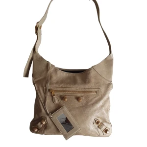 Balenciaga courier xl - Balenciaga courier xl shoulder bag i beige med guld detaljer