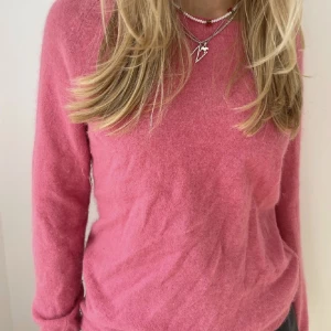 ACNE TRÖJA - Säljer min superfina Acne tröja som köptes för 3800kr! I storlek XS! Den är i angora ull och är sparsamt använd!💕