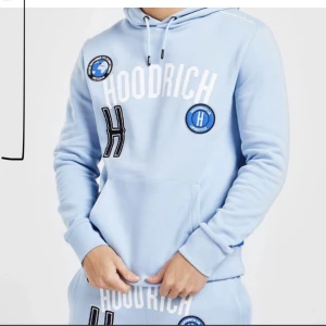 Hoodrich - Hoodrich. Hela dressen.