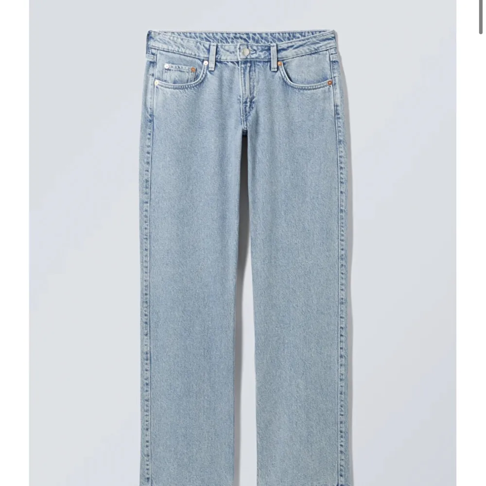 Super snygga jeans,inte min bild 💓 dom har blivit för stora så dom ligger bara i garderoben💓. Jeans & Byxor.