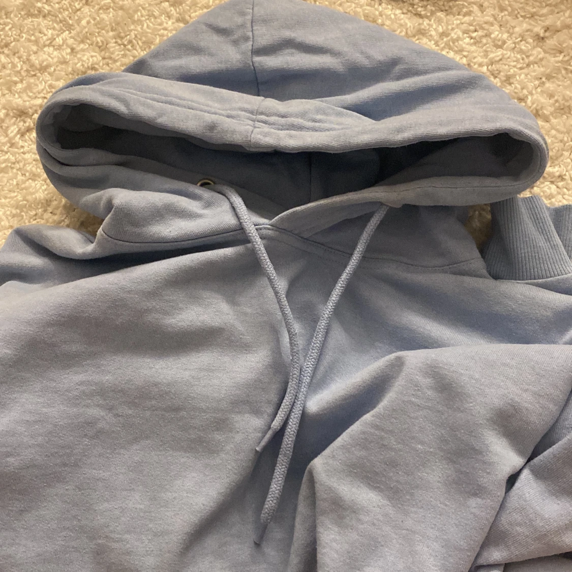 Ljusblå hoodie  - 90