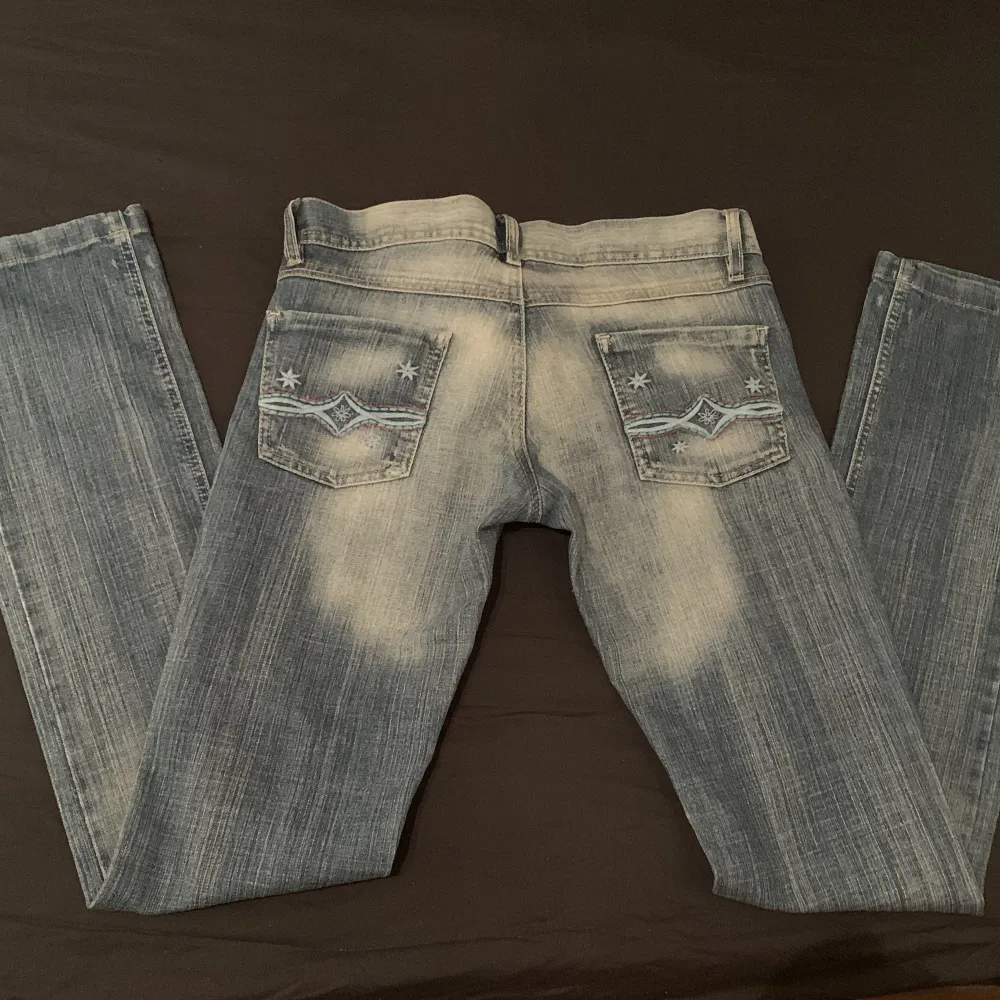 Fina lågmidjade jeans som tyvärr är för små. De har inga defekter och är små i storleken.. Jeans & Byxor.