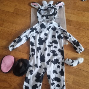 Kodräkt - För en ett åring. Knappt använd 