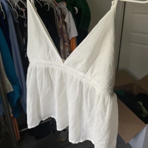 Tunt linne från bikbok  - Supersnyggt linne från bikbok, aldrig använt 