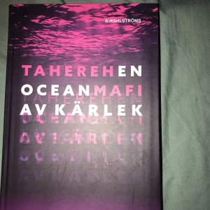 En ocean av kärlek - En riktigt bra ungdomsroman om att vara utanför, mötas av rasism men sedan börja att sakta rasera sin egenbyggda mur mot andra  HÄMTAS UPP ÄNAST, kontakta mig vid frågor eller köp :)
