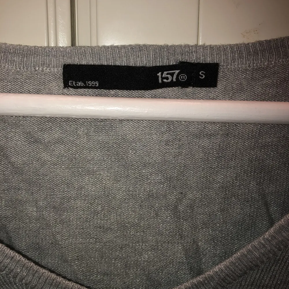 väldigt skön grå tröja från lager 157 i storlek small, skulle även passa en medium💕hör av er vid frågor/intresse!. Tröjor & Koftor.