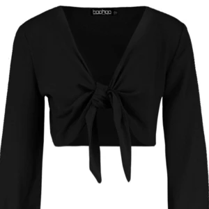 Topp med knytning  - Jätte snygg Storlek 36 tröjan som jag har är lite luftigare en på bilden skriv för bättre bild 