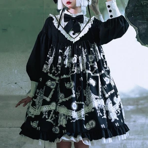 Lolita klänning - Wolf Detective OP - Gothic lolita klänning (One Piece) som kommer med matchande bonnet. Ny skick och verkligen super söt men säljer då jag behöver utrymmet :c Den förtjänar dessutom ett hem hos någon som verkligen uppskattar den!