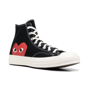 Commes des garçons converse - Commes des garçons converse som inte har kommit till användning <333 box med följer 