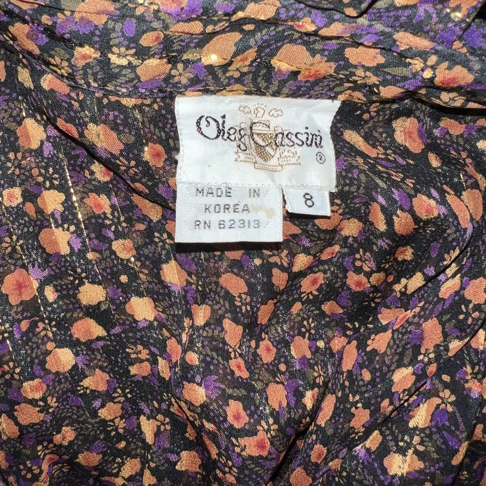 Vintageblus från Oleg Cassini 100% Silk I mycket bra skick  . Blusar.