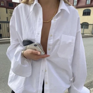 Skjorta - vit oversized skjorta super fin till vår & sommar 