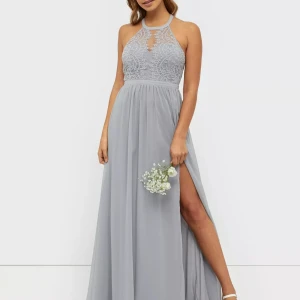 Balklänning  - Balklänning från Nelly.com i storlek 32 som aldrig kom till användning för 9ans bal, alla lapparna sitter kvar o är i nyskick💖❣️Köpt för 899kr o säljer för 600 men priset kan självklart diskuteras!! Färg: Dusty blue