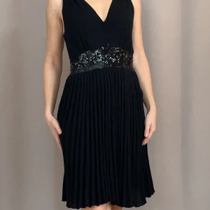 Armaniklänning - Stickad klänning i 70% silk och 30% cashmere.