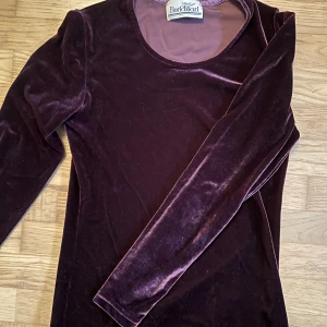 Sammets tröja - Fin tröja som inte kommer till användning. Jag skulle uppskatta den som s-m