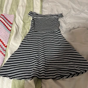 Klänning - Fin klänning från superdry storlek Xsmall. Nyskick