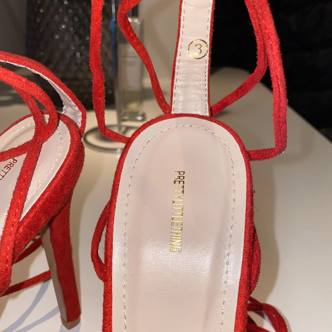 PrettyLittleThing röda klackskor stl 36 - 91