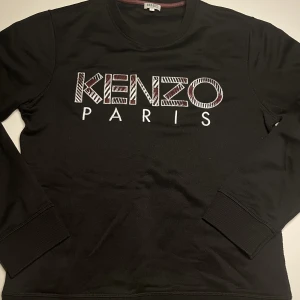 Sweatshirt Kenzo Paris  - Sweatshirt. Märke Kenzo Paris. Storlek L. Nyskick. 