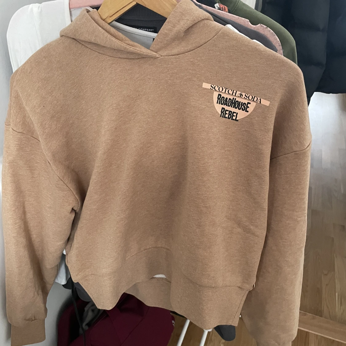 Säljer beige hoodie