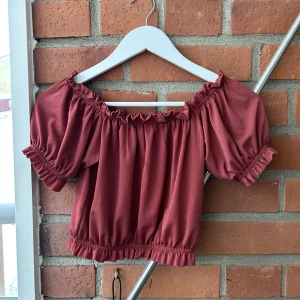 off shoulder topp - Off shoulder topp, använd en gång❤️