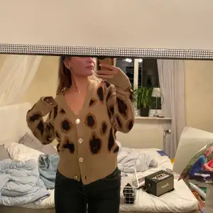 Helt ny tröja/kofta med leopard mönster från missguided med prislappen kvar❣️ köparen står för frakten 