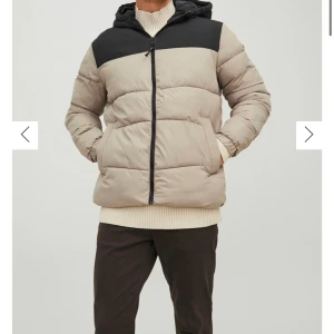 Jack and Jones jacka - Säljer min förra årets vinterjacka från Jack and Jones. Som fortfarande är i väldigt bra skick, skriv privat om du vill ha fler bilder.  Möts upp och kan skicka🙌👍