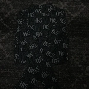 Tröja - Hej, det är jag som är seljaren till den tröjan. Denhar använts ungefär bara 4 gånger, den är S tror jag. Varförjag seljer den är för att jag använder inte den längre och jag vill inte slänga den bara så.💞