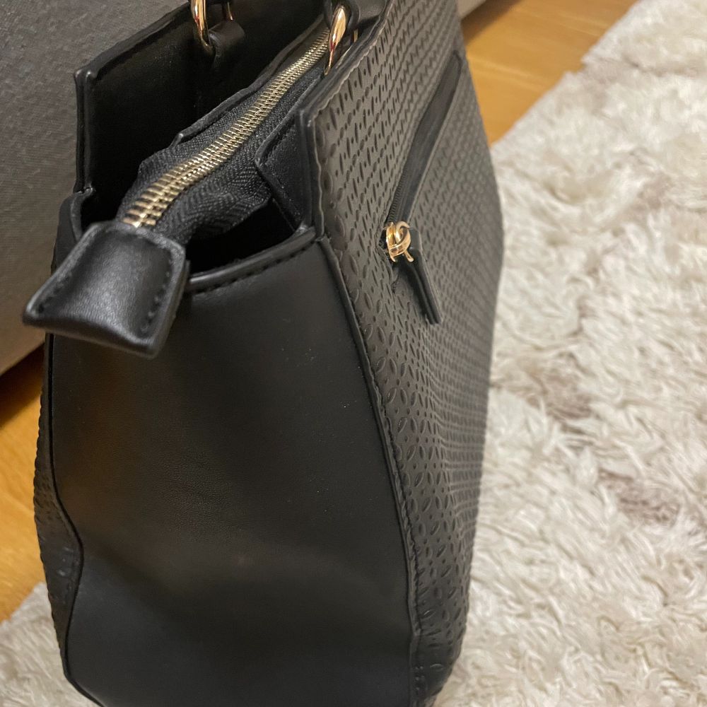 Svart Vezzano väska - Väskor | Plick Second Hand
