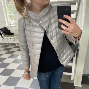 Herno Jacka  - Säljer nu min jackan från herno eftersom jag tyvärr tycker den är lite för liten på mig… köparen står för frakten  