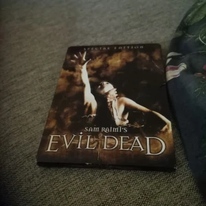 En dvd film Evil Dead - En dvd film Evil Dead