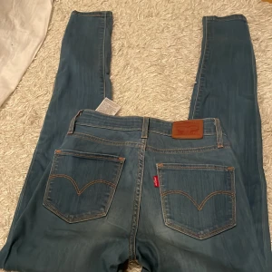 Levis keans - 721 high Rise skinny i storlek 24🌸