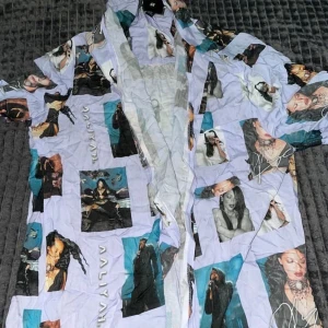 Skjorta  - Den här kortärmade skjortan är storleken M och kostar 80. Priset kan diskuteras. Mer frågor i dm. :)