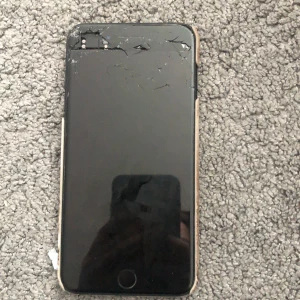 Apple - Lite sönder tappades i toanmen fungerar bra touch bra mix bra gratis skal men kan betala 1000 för det om man är miljonär och intresserad Invalid