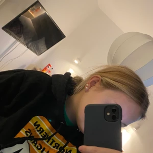 Northern hooligans hoodie - Svart hoodie med stort tryck på framsidan. Nypris 1000 Mitt pris 250