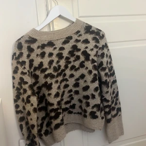 Stickad tröja - Fin stickad tröja från hm i storlek S  Skriv för fler bilder❤️❤️