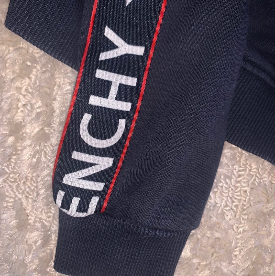 Givenchy  - 90