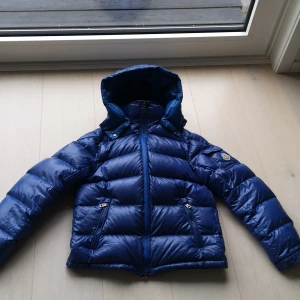 Äkta moncler jacka - Detta är min äkta moncler jacka jag har bevis på att den är äkta men det är en gammal modell