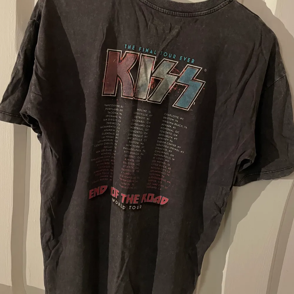 Kizz T-shirt, fint skick. T-shirts.