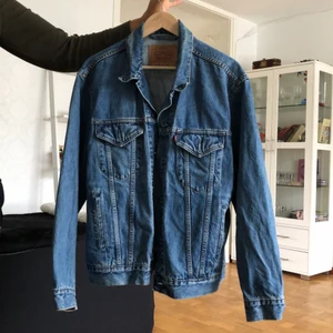 Levis jacka  - Säljer denna nu har aldrig använt har sålt min andra som är likadan.