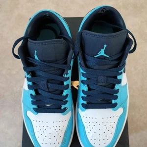 Air jordan 1 unc - Air jordan 1 i storlek 40. Använda i en säsong.