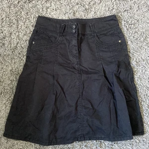 Kjol - Jättefin y2k kjol. Köpt second hand men tyvärr aldrig kommit till användning❤️