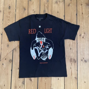 Draingang Red Light tröja - Köpt på ett drop förra hösten, svår att få tag på. Aldrig använd, säljes billigt då den bara ligger och tar plats.