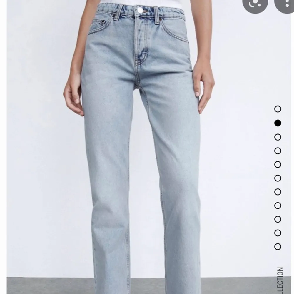 Jeans från zara som aldrig är använda, för långa på mig som är 166cm men går att sy  upp. . Jeans & Byxor.