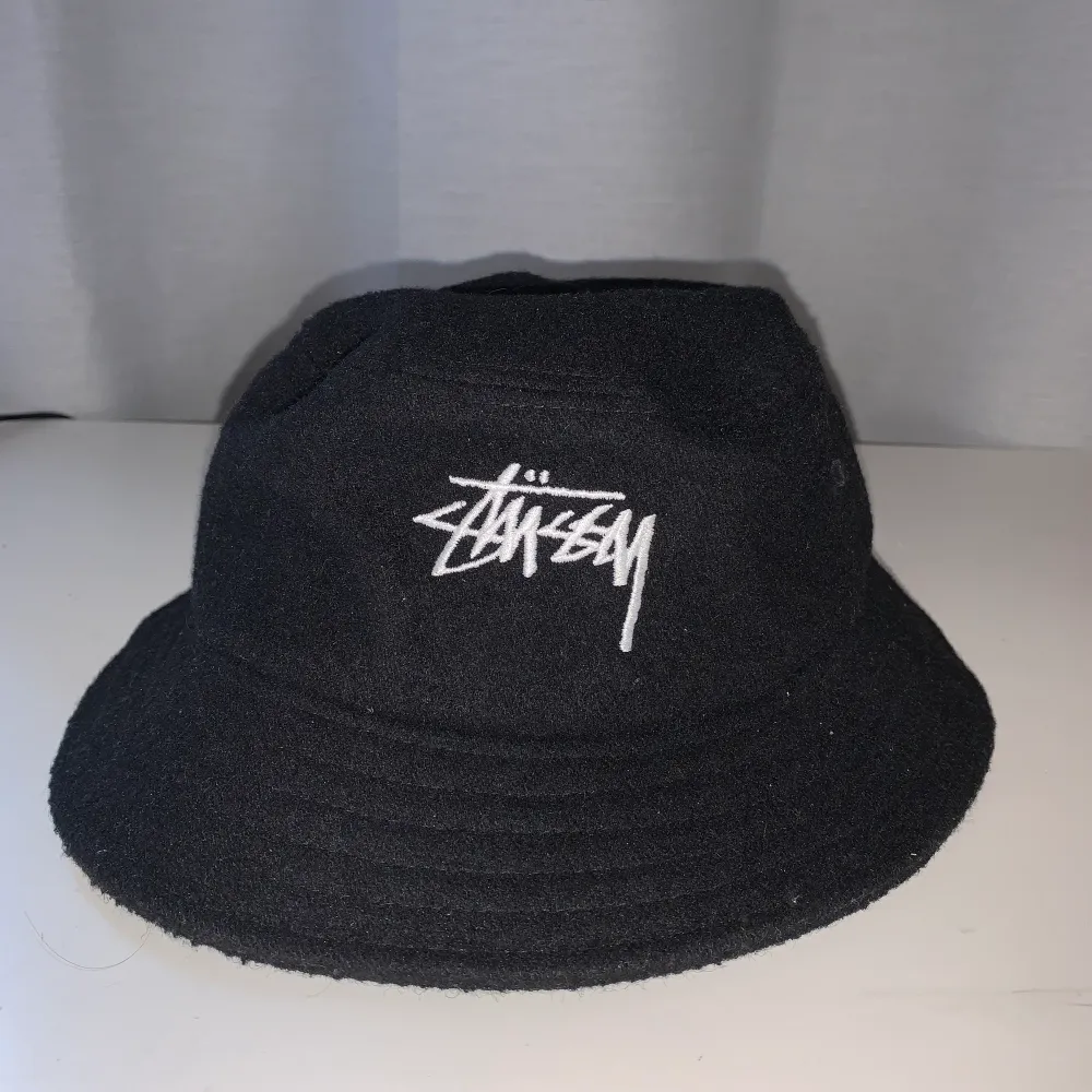 Stussy bucket hat i fint skick Passar i princip alla. Accessoarer.