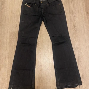 Diesel jeans - Jättefina diesel jeans men har inte kommit till mycke använding, uppsprätta där nere.