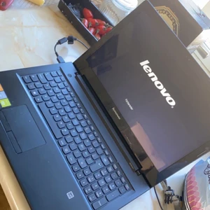 Data - Säljer denna data, en lenovo G50-70! Datan funkar utmärkt, batteriet kan ta fort slut om man använder flera timmar i sträck! Sladd medföljer! Är en äldre data så den är inte lika snabb som de ny! Funkar utmärkt att ha hemma som en kontors data! 