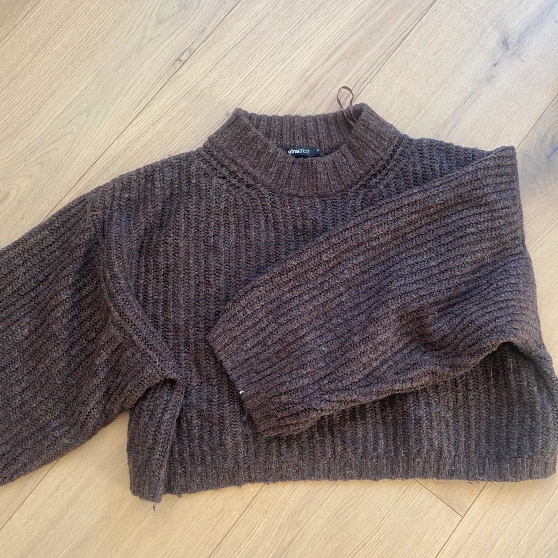 Brun stickadtröja - 90