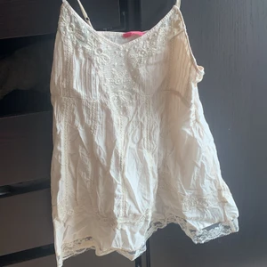 Spets linne - Linne/klänning med spets från indiska💕 storlek L men passar M