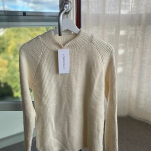 Chiquelle stickad tröja - helt ny, aldrig ens testad. one size 🥰