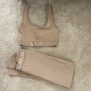 Set från Ginatricot - Fint set i storlek S både topp och leggings